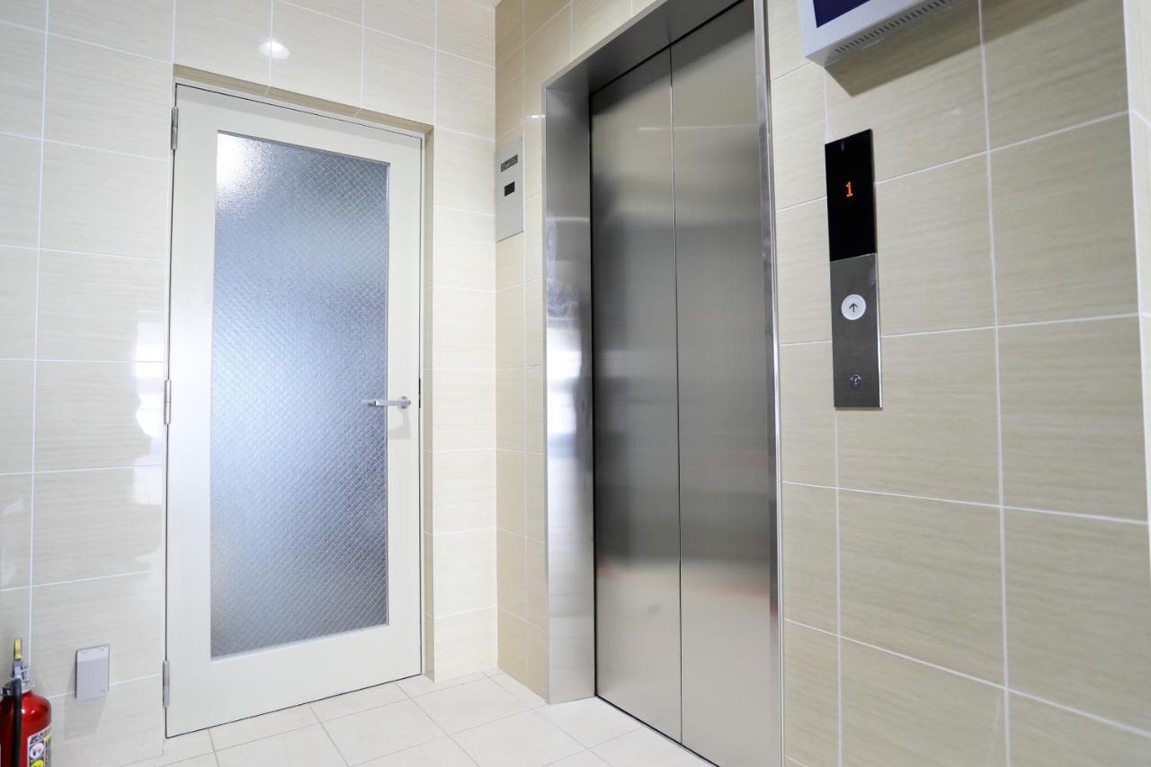 Апартаменти Gate80 Shinsaibashi West Ⅱ Осака Екстер'єр фото